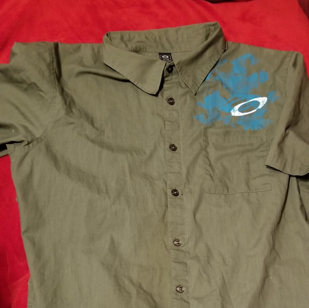 Oakley olive color shirt 🇨🇦🇨🇦
